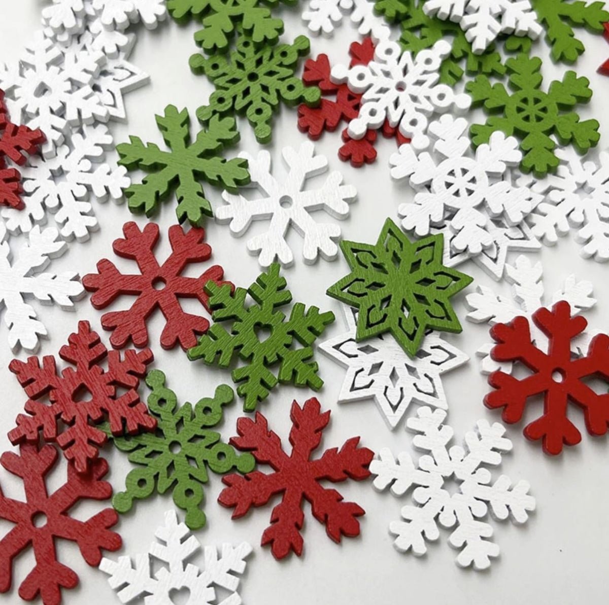 100pcs 25mm Snowflake Painted Wooden Forms Christmas Scrapbooking DIY Crafts - - Asia Sell