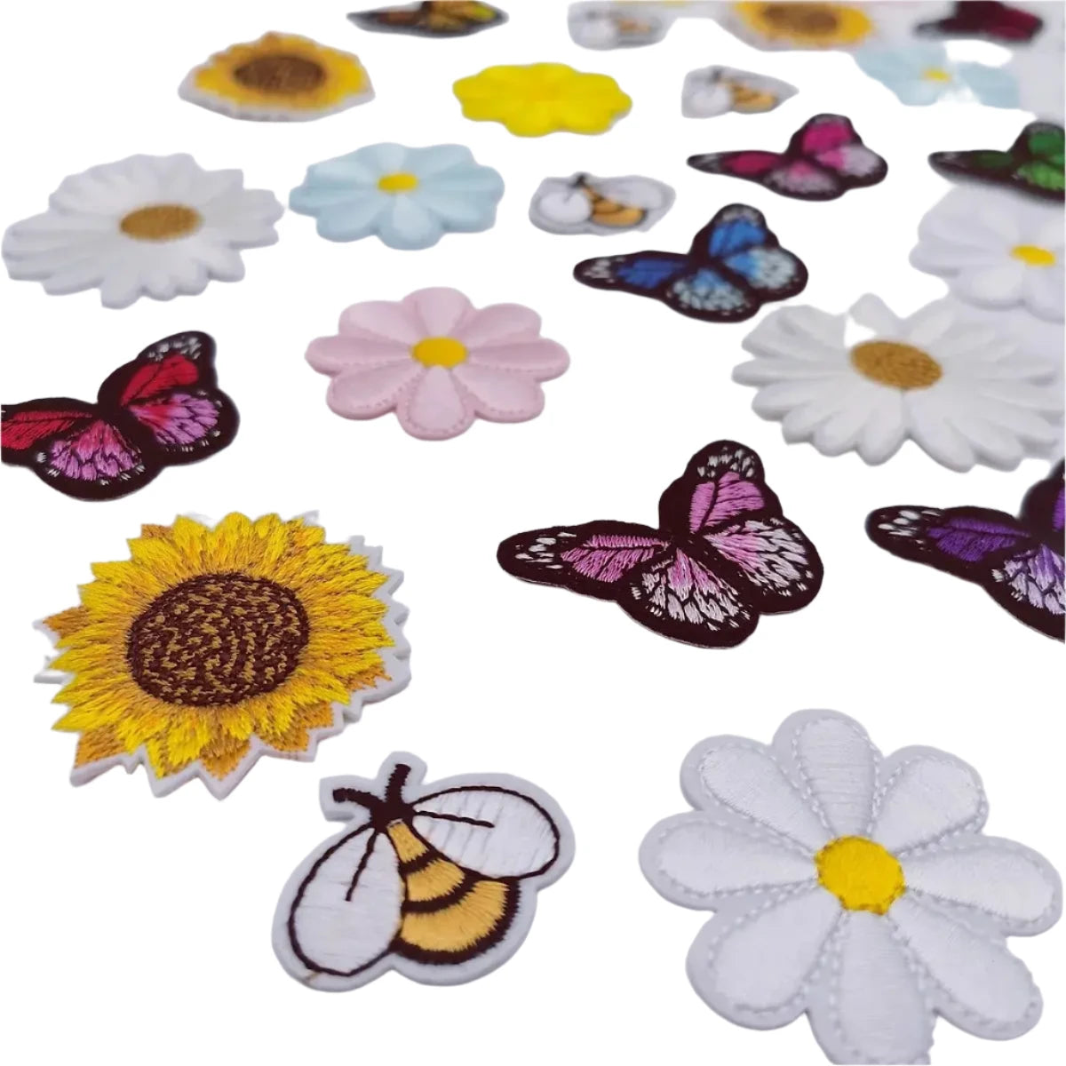 10pcs Embroidered Iron On Patches Mix Daisy Appliques 40mm For Clothes Daisies DIY Badge Sewing Accessory