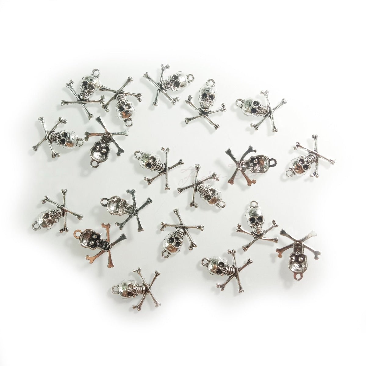 10pcs Skulls Spiders Charms Retro Crystal Halloween Pendants Tibetan Silver Tone - 21x24mm Skull and Crossbones - - Asia Sell