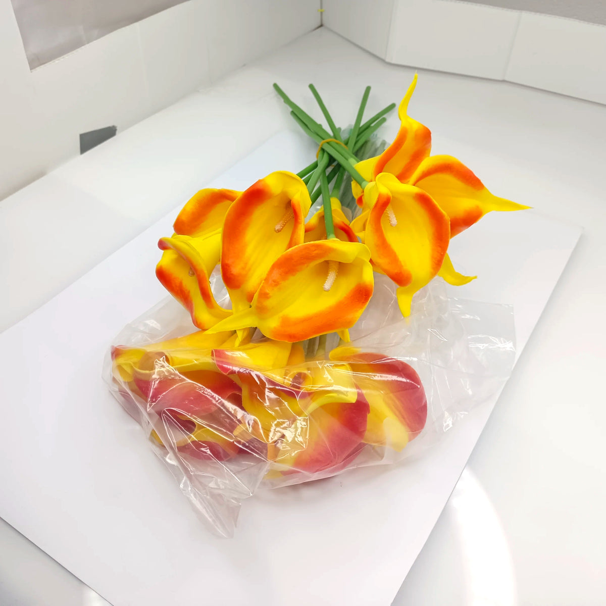 19 pieces Artificial Flowers Lilies 40cm Yellow Orange Shades - Flexible Stem