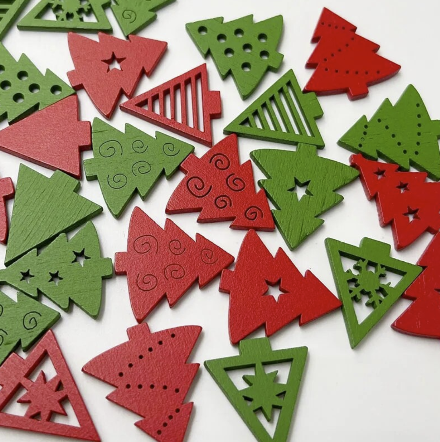 100pcs Wooden Scrapbook 28x27mm Christmas Tree Shape Children's Painted Stickers Diy Home Decoration Crafts