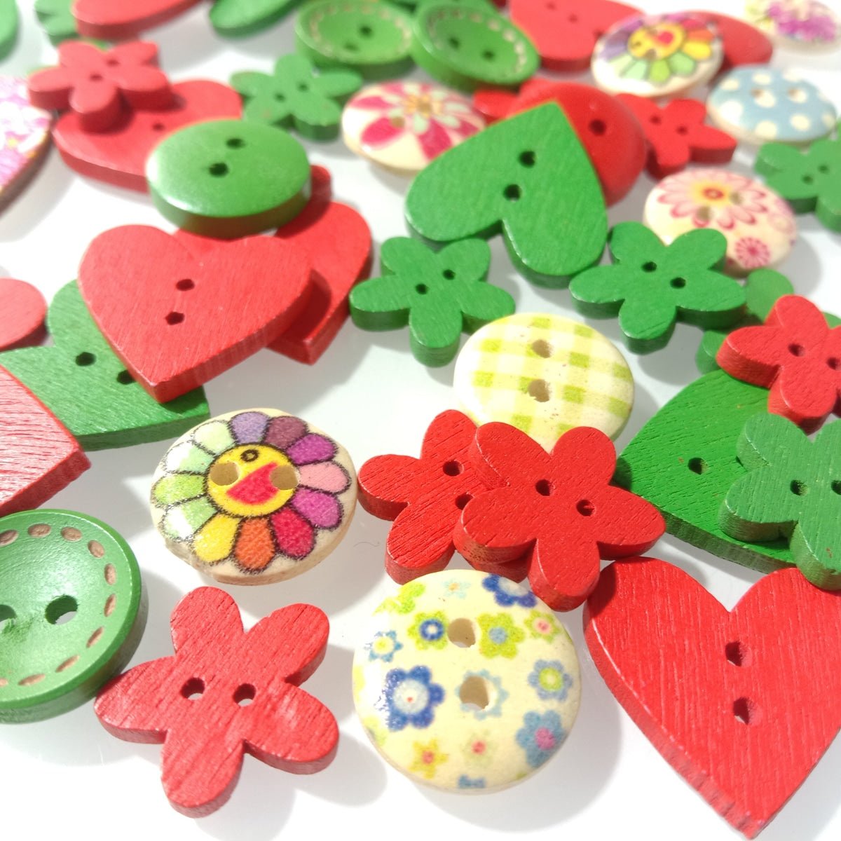 50pcs 10-20mm Colourful Red Green Flower Heart Wooden Buttons Christmas Theme 2 Hole Sewing Scrapbooking Craft DIY - Asia Sell