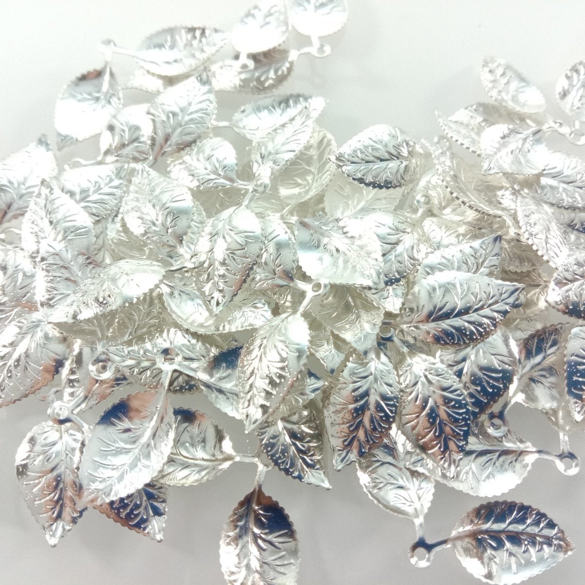 50pcs 13x32mm Vintage Double Leaf Pendant Charms for Necklace Bracelet Broch Jewellery Making DIY Gold - Silver - Asia Sell