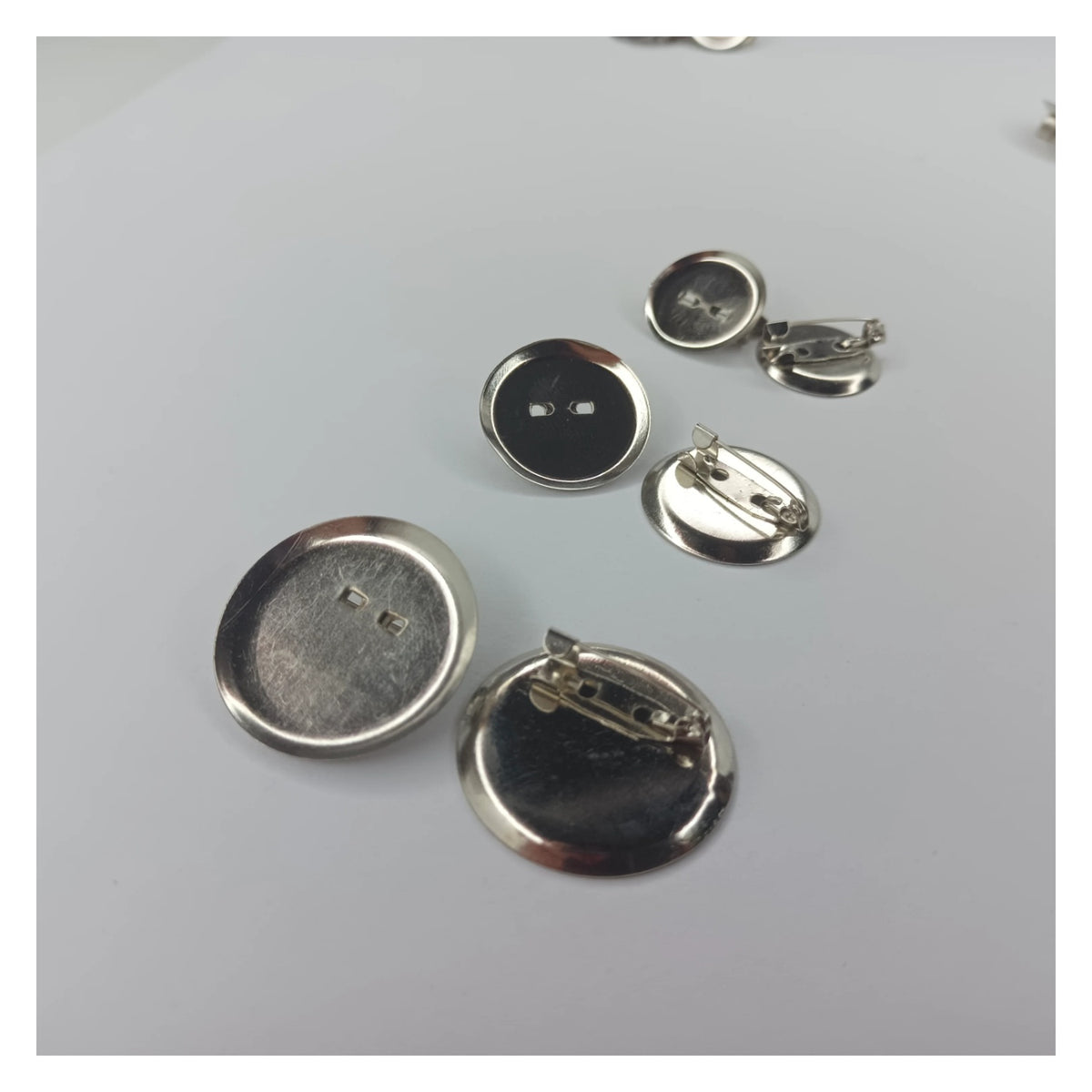 Cabochon Holders Safety Pin Backing 15 pieces 20mm-30mm OD Brooch Pins